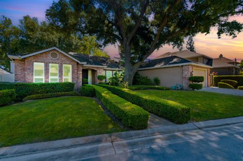 19042 Pebble Run, Woodbridge, CA, 95258-9177 | Card Image