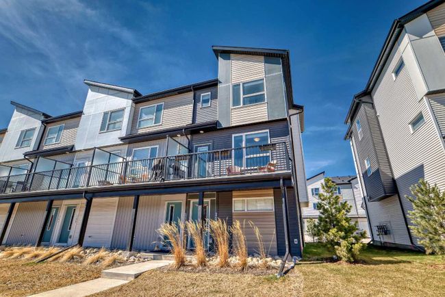 247 Redstone Boulevard Ne, Home with 3 bedrooms, 2 bathrooms and 3 parking in Calgary AB | Image 3