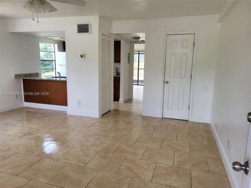 3-2005 Carlton Dr, Melbourne, FL, 32935-4226 | Card Image