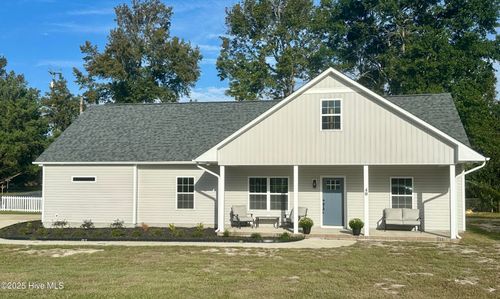 40 East Dr, Jacksonville, NC, 28546-8213 | Card Image