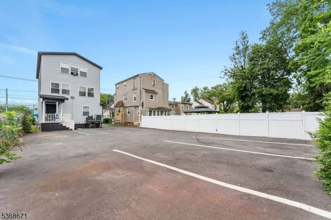 1465 E 2 Nd St, Home with 4 bedrooms, 4 bathrooms and null parking in Plainfield NJ | Image 25