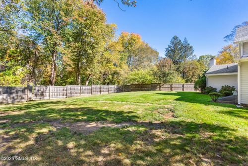 150 Fillow St, Norwalk, CT, 06850-2422 | Card Image