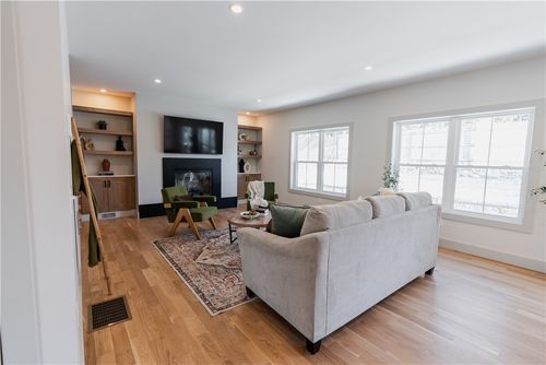 299 Jastram St, Providence, RI, 02908-2119 | Card Image