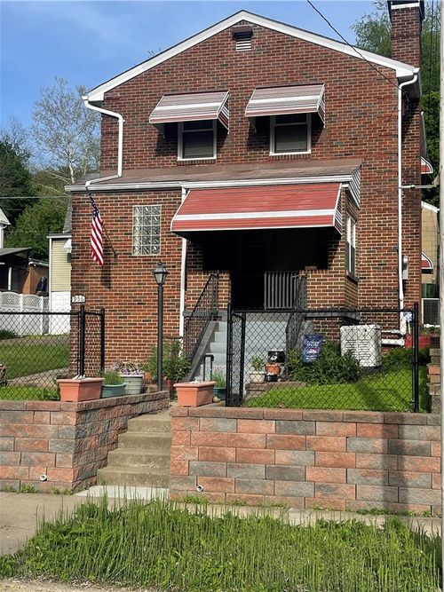 956 Beaver Rd, Ambridge, PA, 15003-2033 | Card Image