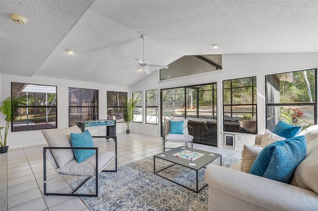 HUGE Florida Room | Image 21