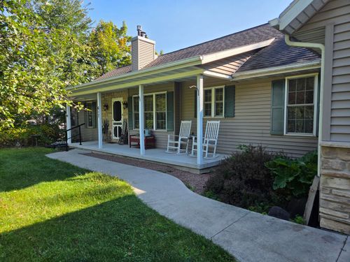 617 Lake St, Cascade, WI, 53011-1533 | Card Image