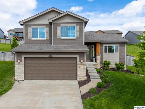 17570 Grand Avenue, Omaha, NE, 68116 | Card Image