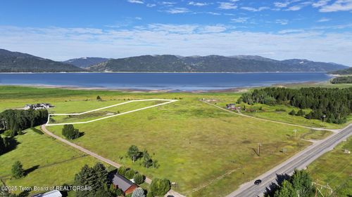 172 Palisades Dr, Alpine, WY, 83128 | Card Image