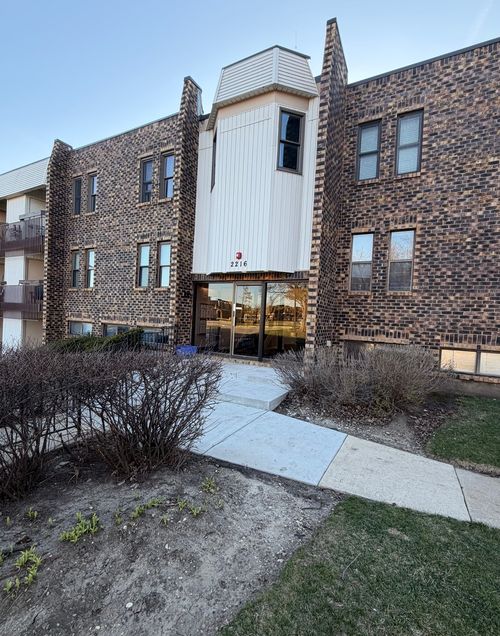 apt-25-2216 Country Club Dr, Woodridge, IL, 60517-3003 | Card Image