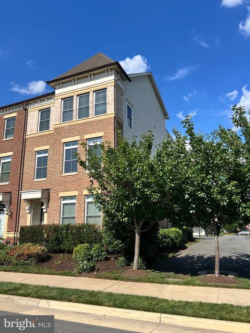 20730 Exchange St, ASHBURN, VA, 20147-6506 | Card Image