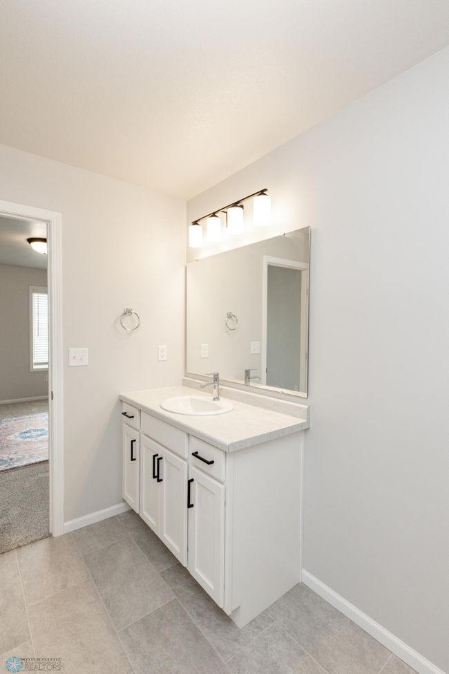 Primary Bathroom | Image 26