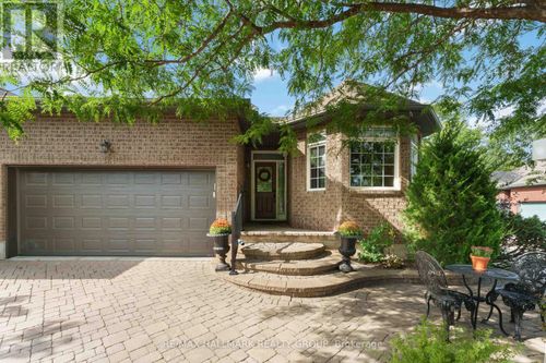 121 Bartlett Private, Ottawa, ON, K1V2A9 | Card Image