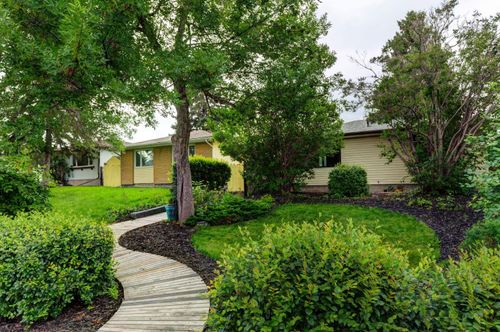 3228 31a Avenue Se, Calgary, AB, T2B0H9 | Card Image