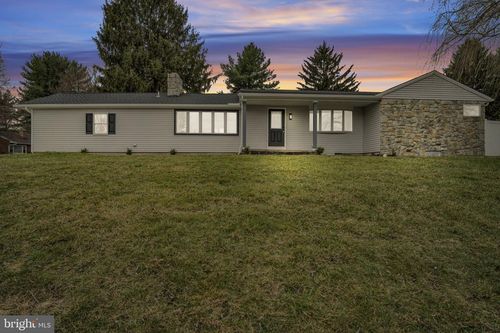 7 Crescent Dr, NEW CUMBERLAND, PA, 17070-2702 | Card Image