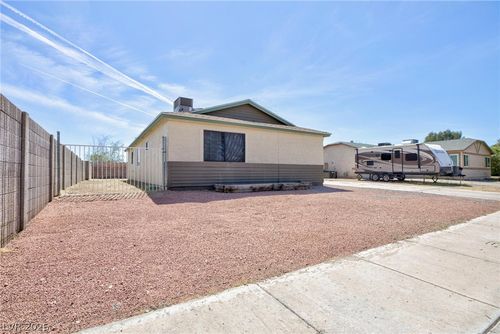 6509 Ouida Way, Las Vegas, NV, 89108-5524 | Card Image