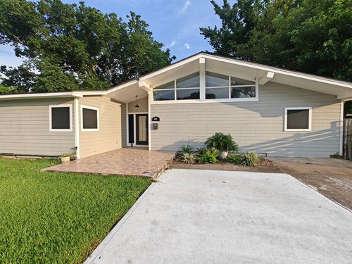 321 21st Ave N, Texas City, TX, 77590-6012 | Card Image