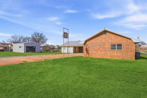 1013 N 3rd St, Sayre, OK, 73662-2242 | Card Image