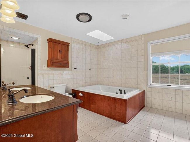 3077 New Williamsburg Dr, House other with 4 bedrooms, 4 bathrooms and 6 parking in Schenectady NY | Image 33