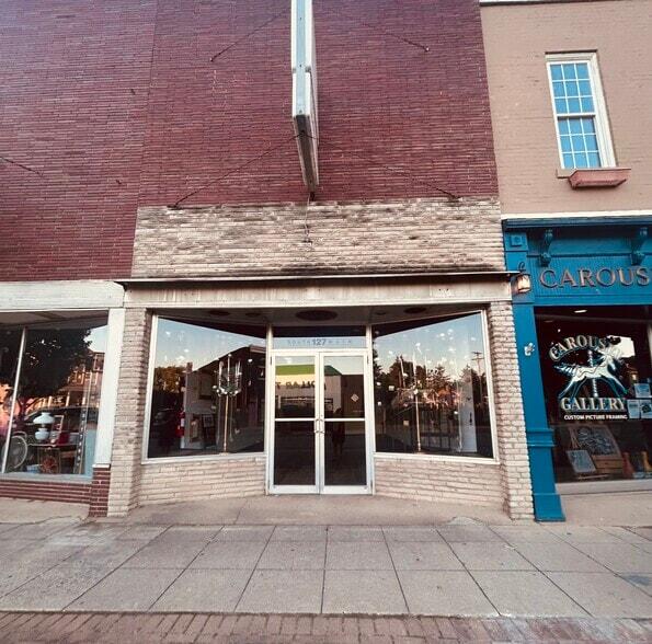 127 S Main St, New Carlisle, OH 45344