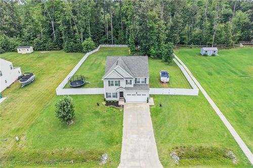 111 Chapman Ln, Moyock, NC, 27958-8006 | Card Image