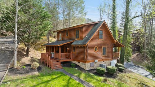 3319 Covered Bridge Way, Sevierville, TN, 37862-7456 | Card Image
