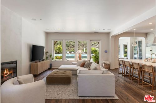 2052 Shadow Creek Dr, Agoura Hills, CA, 91301-6239 | Card Image