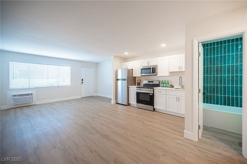 apt-72-4600 University Center Dr, Las Vegas, NV, 89119-6676 | Card Image