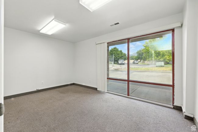 Unfurnished room with carpet floors and baseboards | Image 15