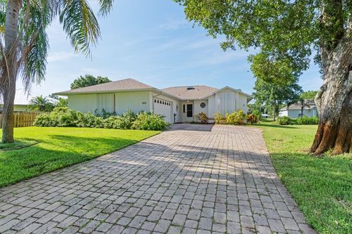 925 Claire Ave, SEBASTIAN, FL, 32958-5177 | Card Image