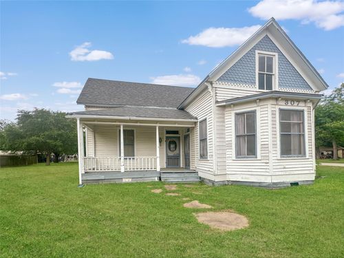 307 N Pecan, Moulton, TX, 77975-4943 | Card Image