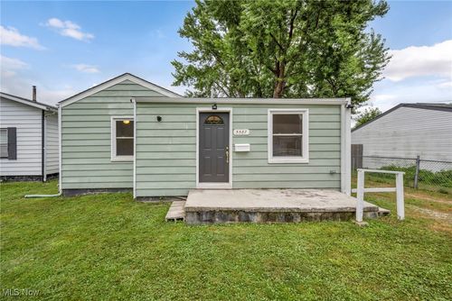 5587 Chagrin Dr, Mentor-on-the-Lake, OH, 44060-2609 | Card Image