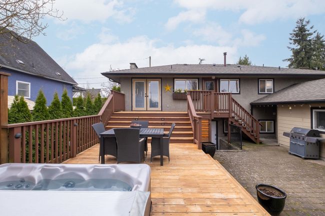 140 Harvey Street, House other with 5 bedrooms, 2 bathrooms and 2 parking in New Westminster BC | Image 3