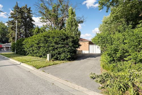 212 Beechy Dr, Richmond Hill, ON, L4C2X7 | Card Image