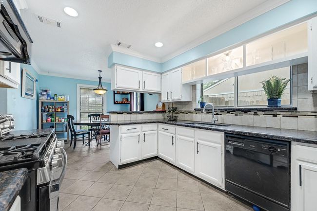 18511 Hiddenbay Way, House other with 3 bedrooms, 3 bathrooms and 2 parking in Spring TX | Image 9