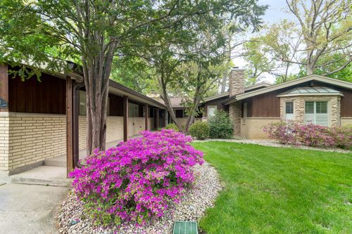28 Lancaster Ln, Lincolnshire, IL, 60069-3123 | Card Image