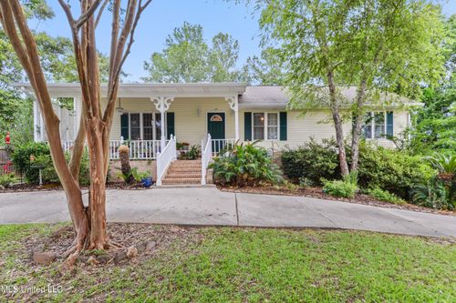 6658 Ahekolo Cir, Diamondhead, MS, 39525-3495 | Card Image