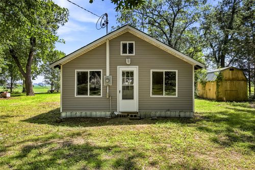 993 Ivanhoe Cir, Mount Vernon, IA, 52314-9526 | Card Image