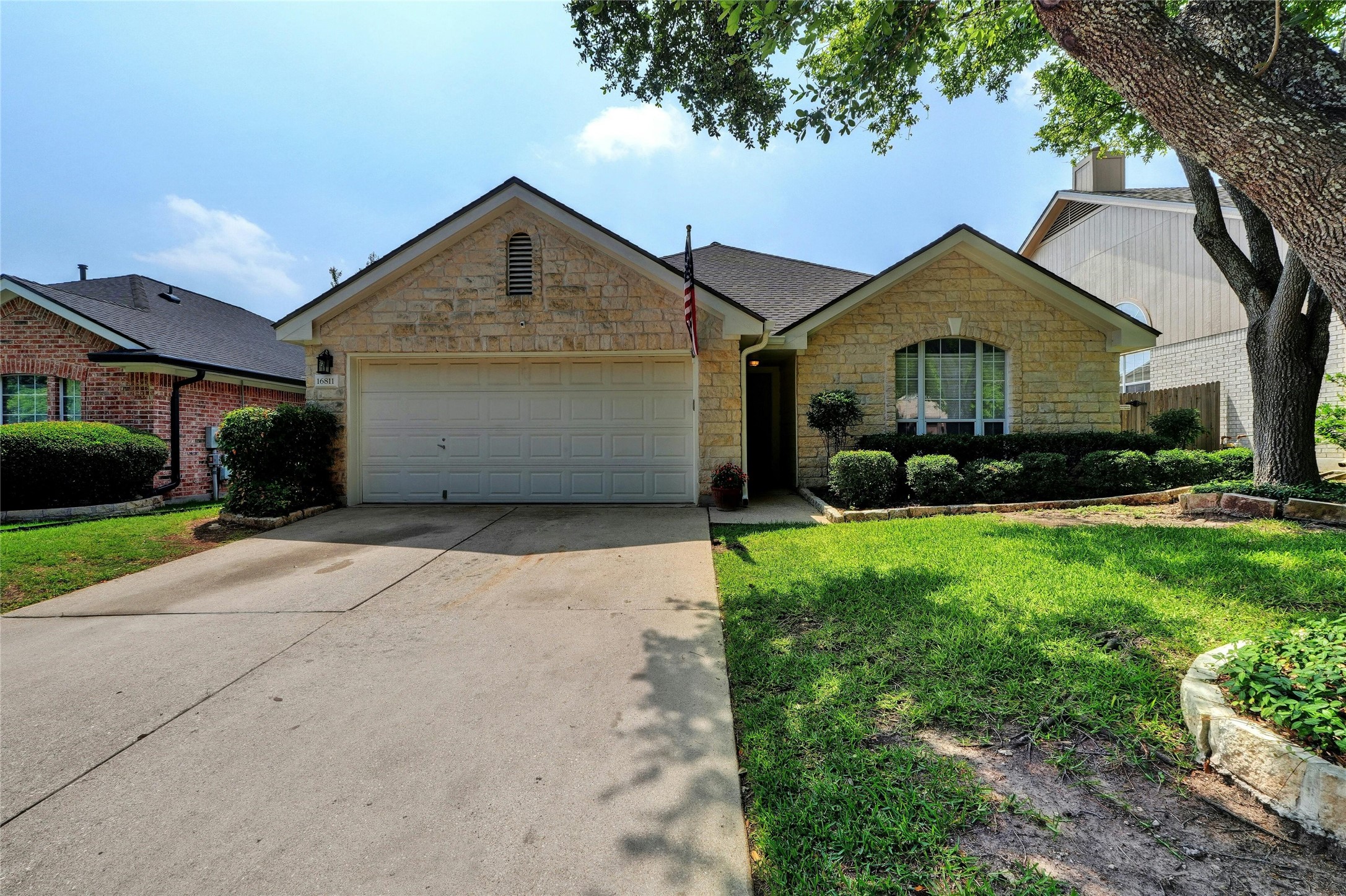 Sabertooth Dr, Round Rock, TX 78681