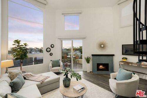 314-245 Main St, Venice, CA, 90291-2524 | Card Image
