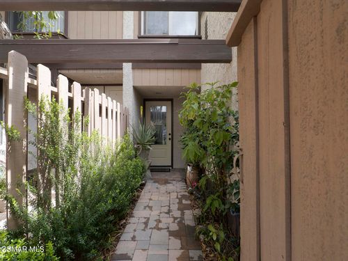 e-24829 Apple Street, Newhall, CA, 91321 | Card Image