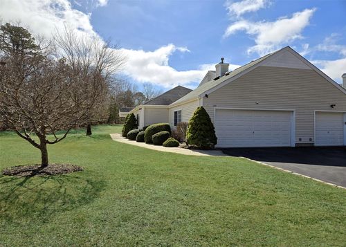 286 Ranch Cir, Manorville, NY, 11949-2652 | Card Image