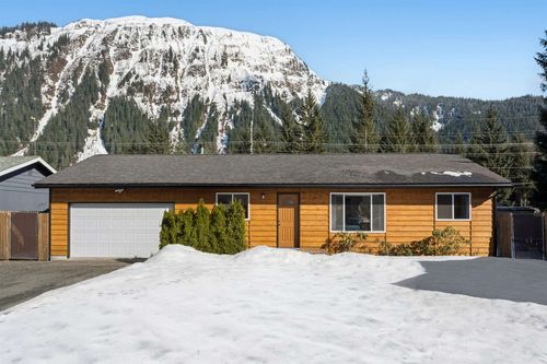 8513 East Valley Court, Juneau, AK, 99801 | Card Image