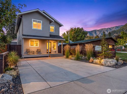 613 Pine St, Leavenworth, WA, 98826-1233 | Card Image