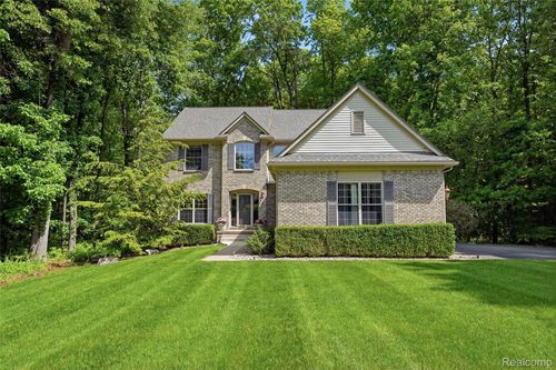 2790 Pine Bluffs Ct., Highland Charter Township, MI, 48357 | Card Image