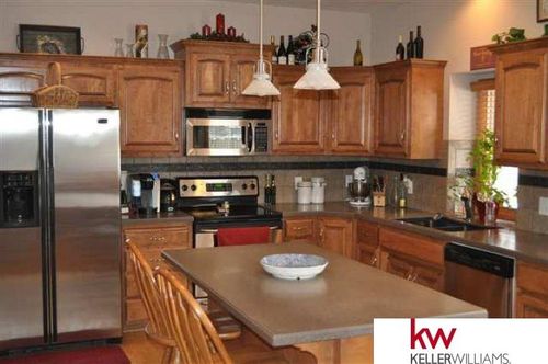8539 S 98 Circle, La Vista, NE, 68128 | Card Image