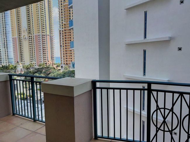 APT-1003 - 17555 Atlantic Blvd, Condo with 2 bedrooms, 2 bathrooms and null parking in Sunny Isles Beach FL | Image 25