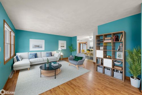 807 N College Ave, Mount Pleasant, IA, 52641-1224 | Card Image