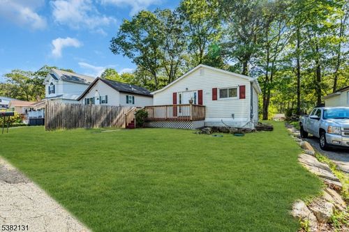 123 Vermont Trl, Hopatcong, NJ, 07843-1121 | Card Image