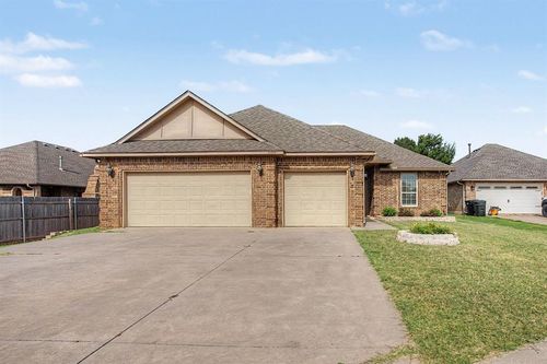 3109 Loren Dr, Moore, OK, 73160-3015 | Card Image