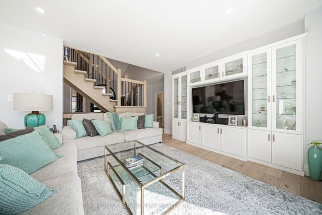 70 Oak Ave, House other with 6 bedrooms, 4 bathrooms and 7 parking in Dundas ON | Image 10